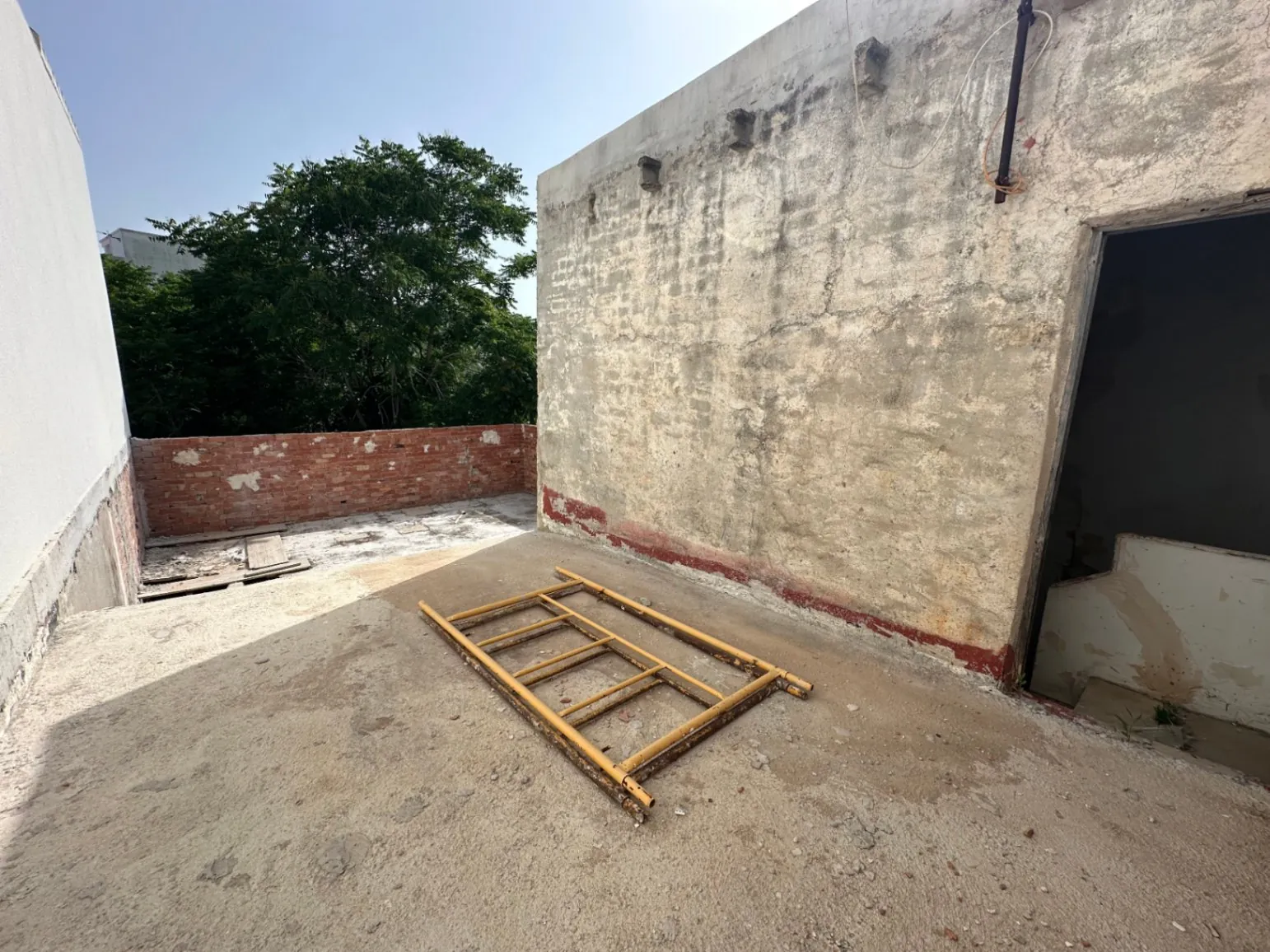Ideal for commercial space, office or charming business