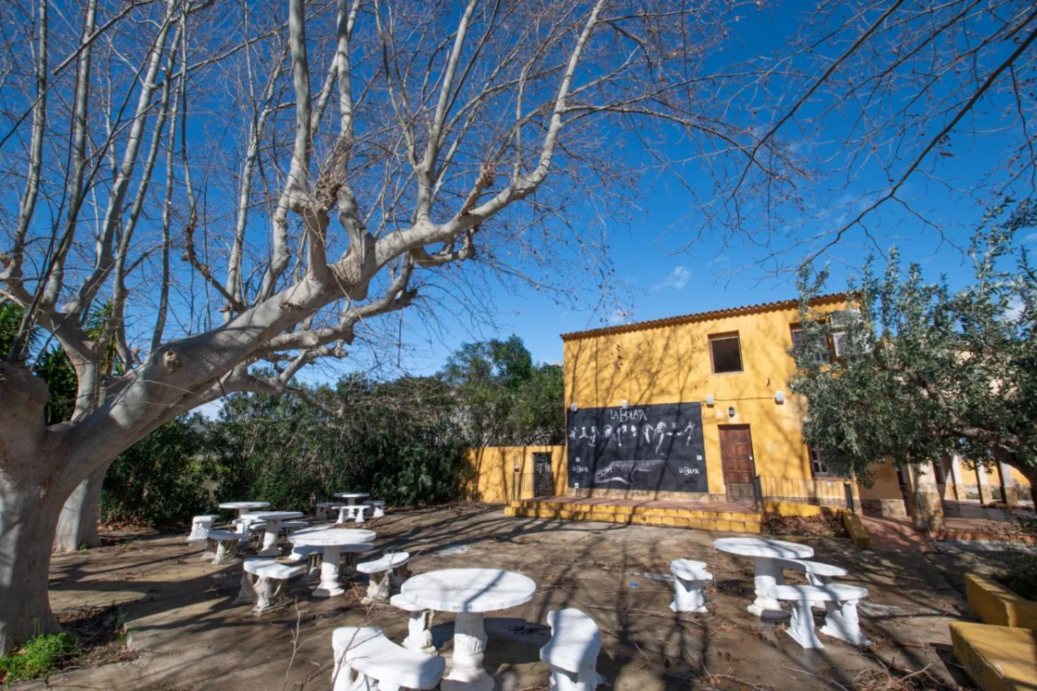 Commercieel Restaurant & Bar Te Koop in Sanet y Negrals – Landmark Pand met Parkeerplaatsen