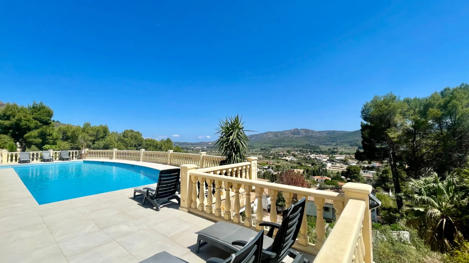 For sale in Alcalali: Modern and elegant