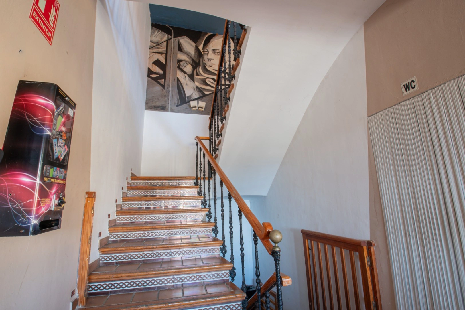 Commercieel Restaurant & Bar Te Koop in Sanet y Negrals – Landmark Pand met Parkeerplaatsen