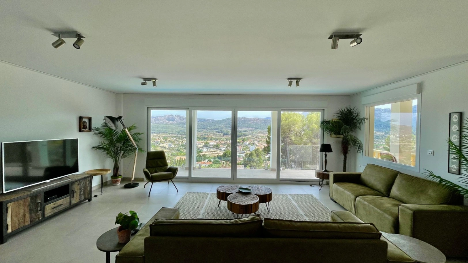 For sale in Alcalali: Modern and elegant