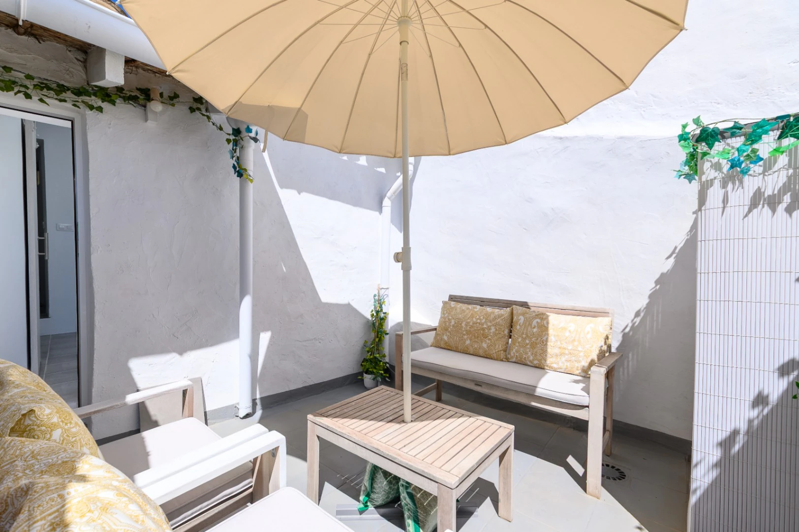 Spectacular reformed townhouse for sale in Teulada