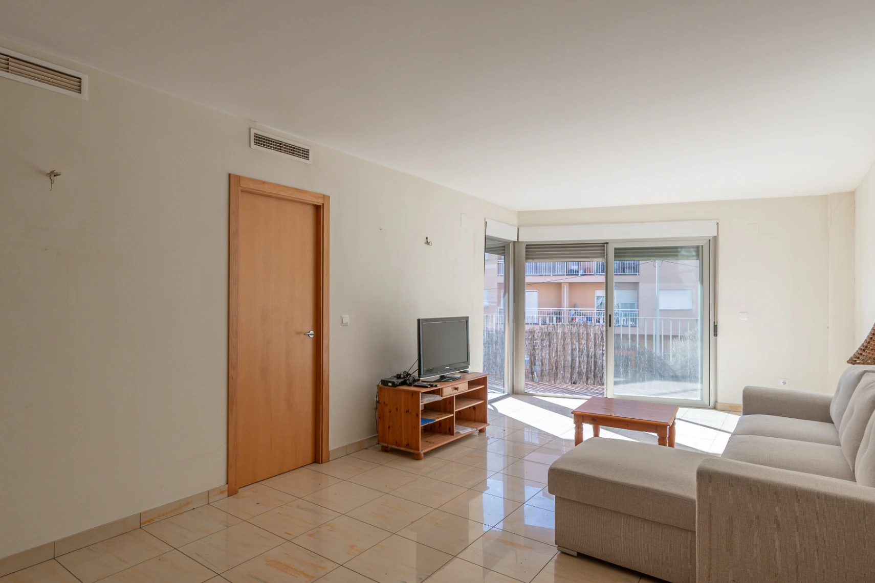 Wohnung zu verkaufen in Teulada mit einfachem Zugang zu Bars und Restaurants.