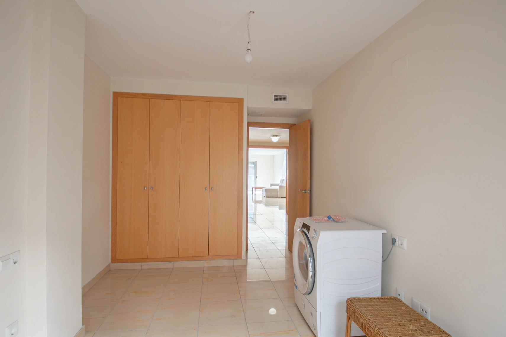 Wohnung zu verkaufen in Teulada mit einfachem Zugang zu Bars und Restaurants.