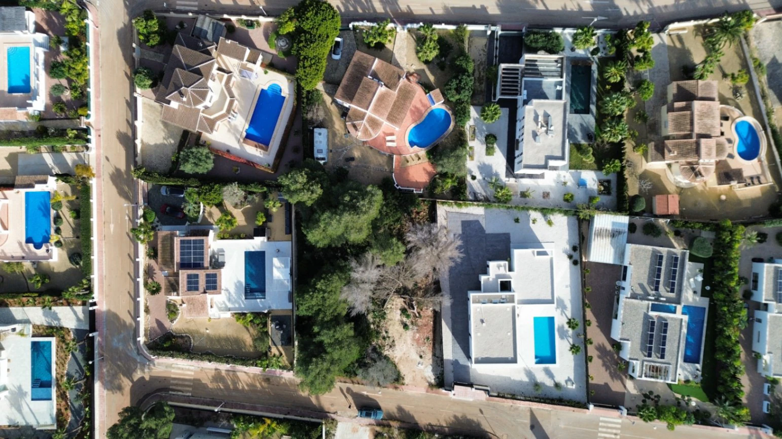 Plot for Sale in La Cala, Jávea – 897 m² with Build Potential of 269 m² and Private Pool