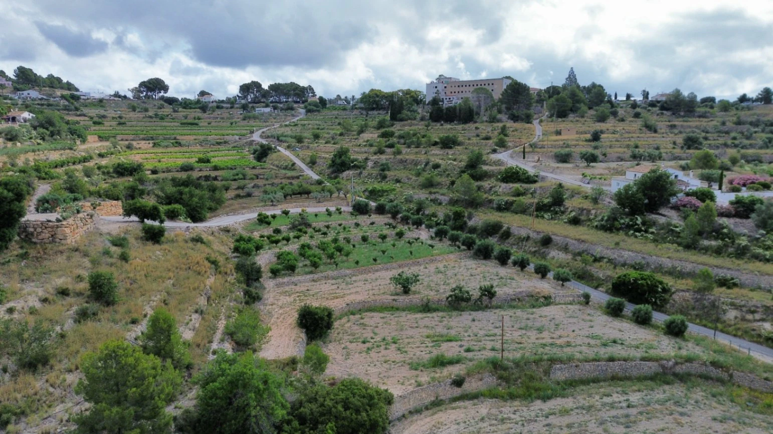 Rustic Building Plot with Approved License and Stunning Bernia Mountain Views in Benissa