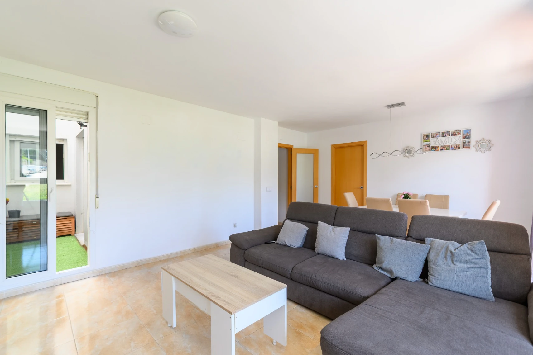 Amplio apartamento de 3 habitaciones con vistas al campo en el centro de Teulada