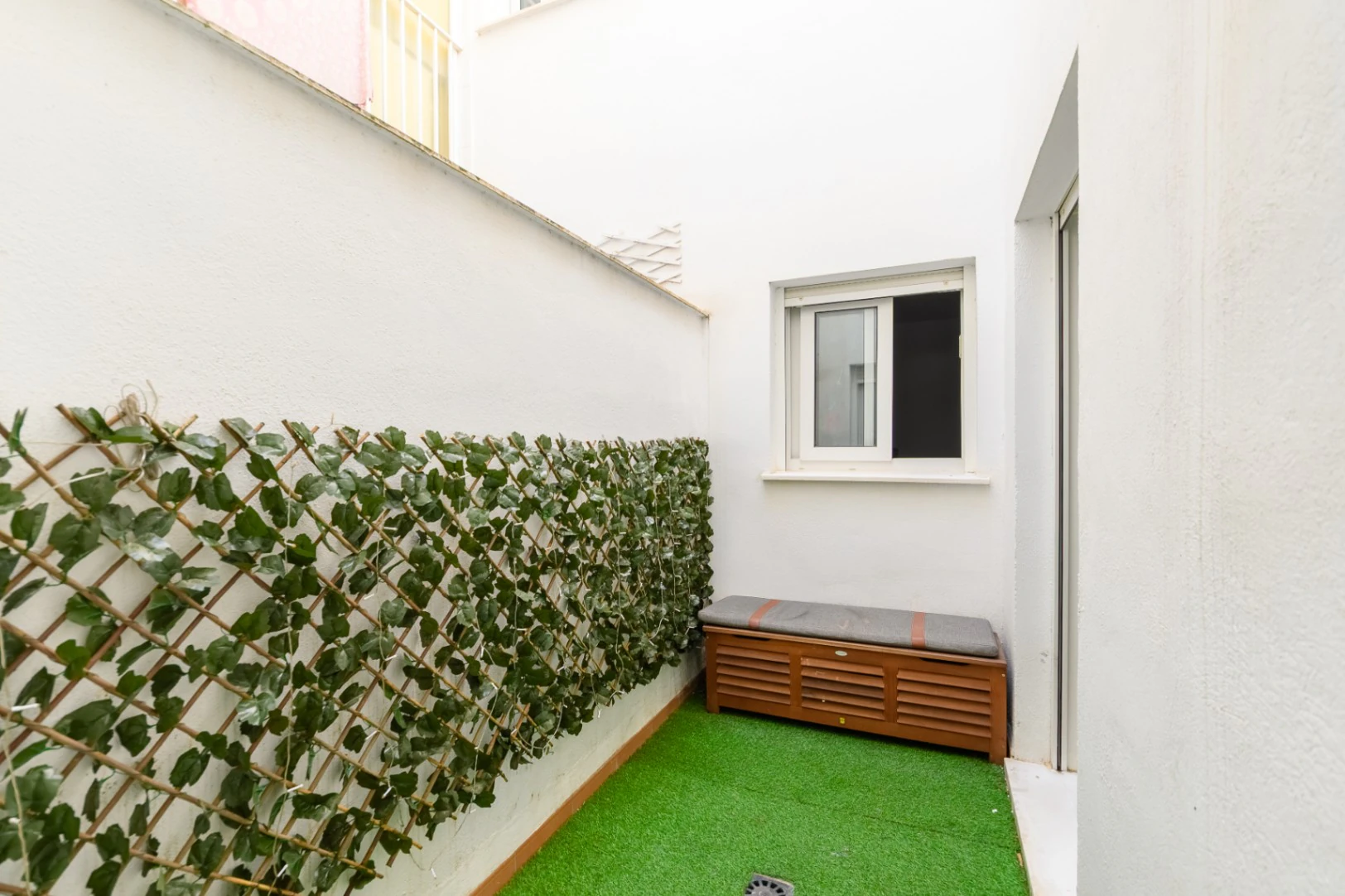Amplio apartamento de 3 habitaciones con vistas al campo en el centro de Teulada