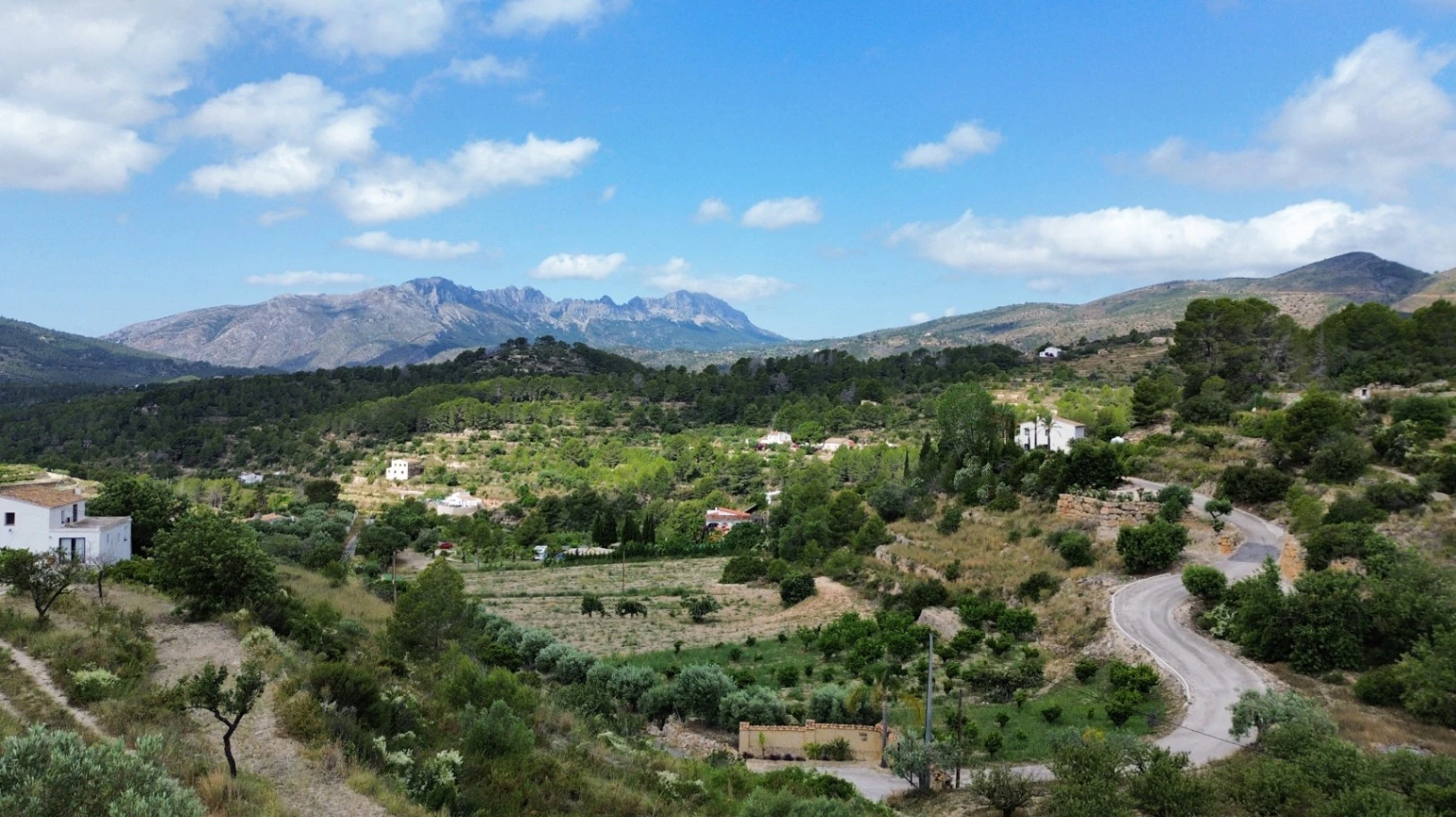 Rustic Building Plot with Approved License and Stunning Bernia Mountain Views in Benissa