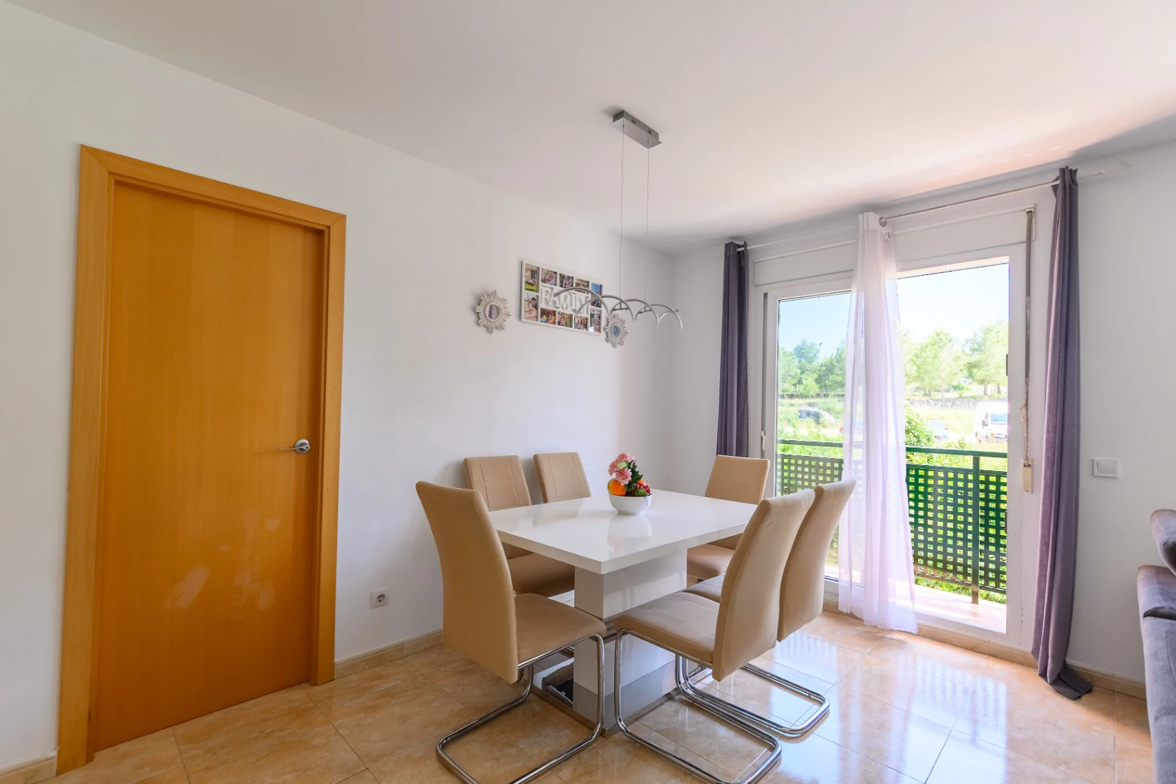 Amplio apartamento de 3 habitaciones con vistas al campo en el centro de Teulada