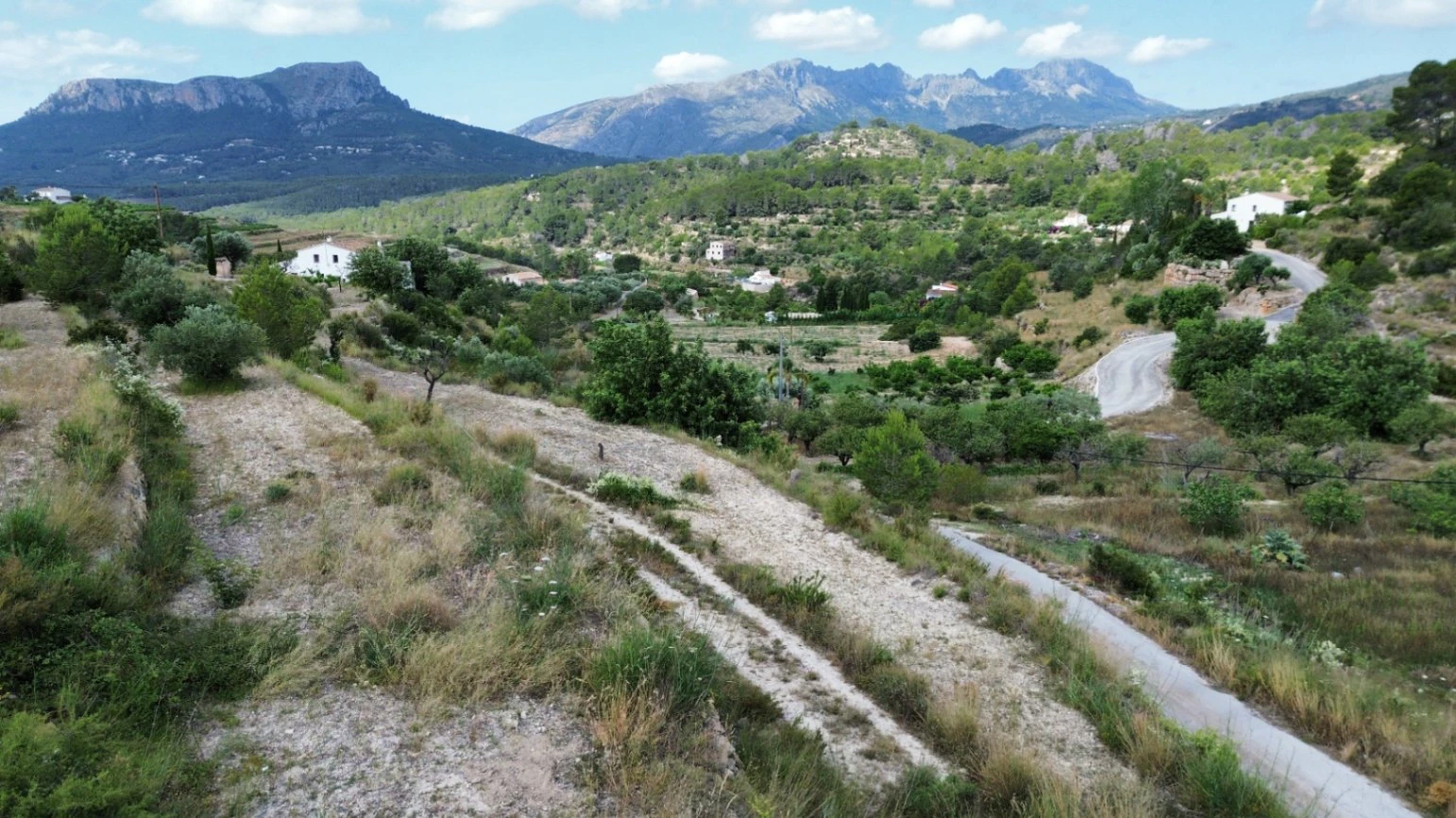 Rustic Building Plot with Approved License and Stunning Bernia Mountain Views in Benissa