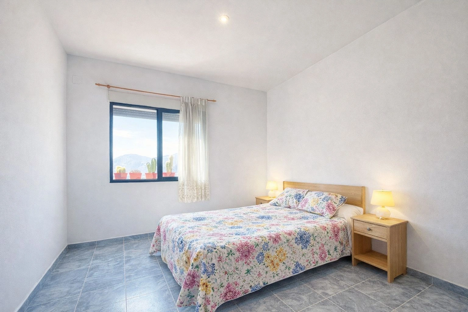 Chalet en venta de 5 dormitorios en Pego, Alicante.
