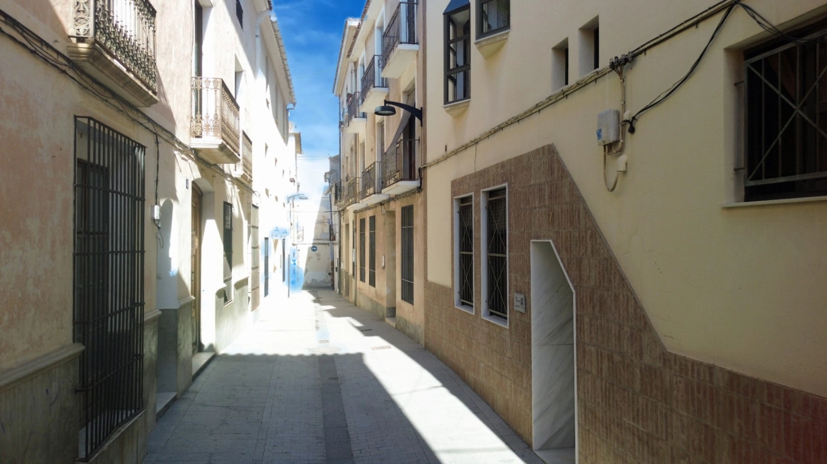 Inversión en la Costa Blanca, vivienda e ingresos económicos