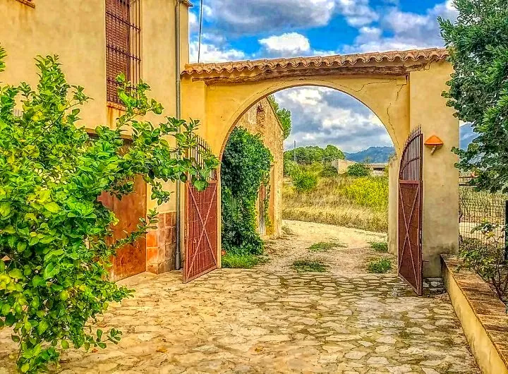 Inversión vivienda y negocio rural con licencia en Planes (Alicante)