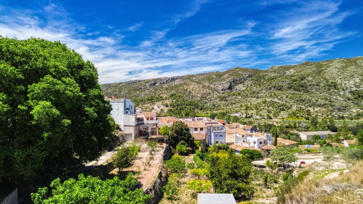 Nave comercial con posibilidad de vivienda en venta en Beniali, Vall de Gallinera.