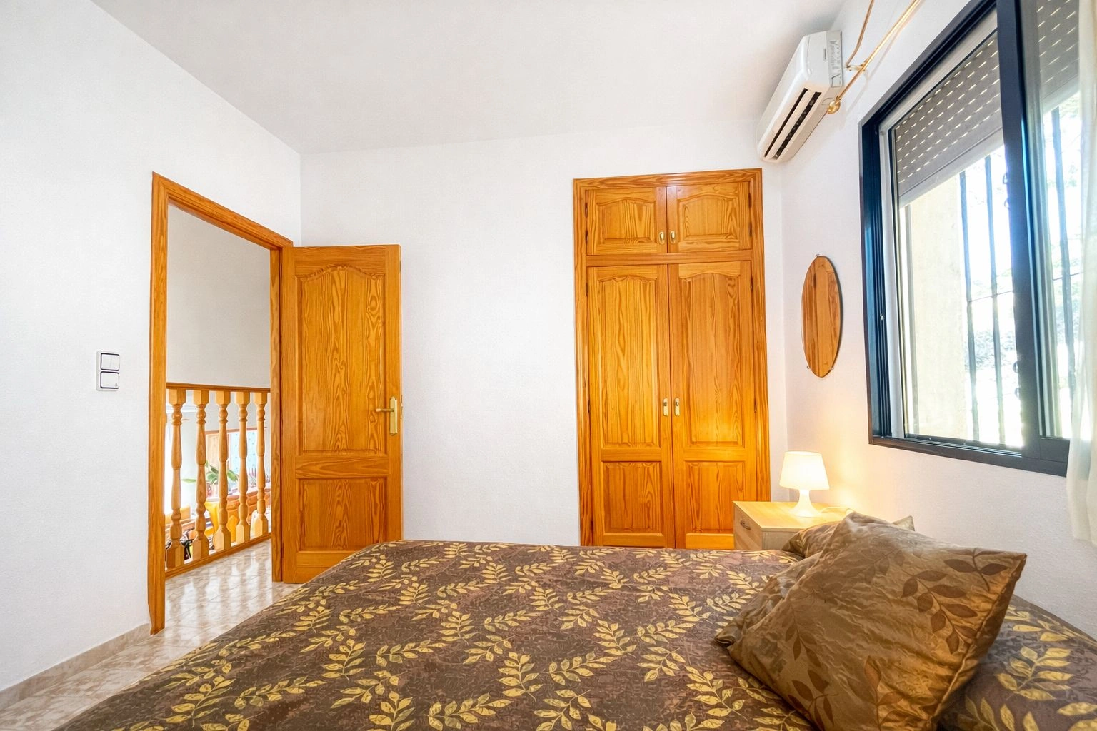 Chalet en venta de 5 dormitorios en Pego, Alicante.