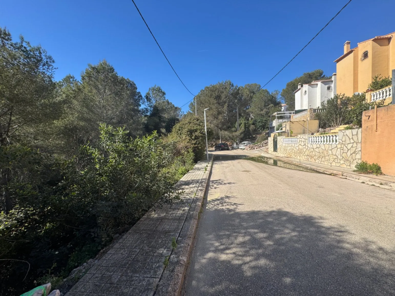 Parcelas urbanas consolidadas en venta Urbanización Tossal Gros en la Font d'En Carros (Costa Blanca)