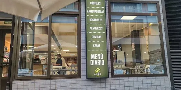 Bar en pleno centro de Oliva, negocio consolidado y con alto rendimiento