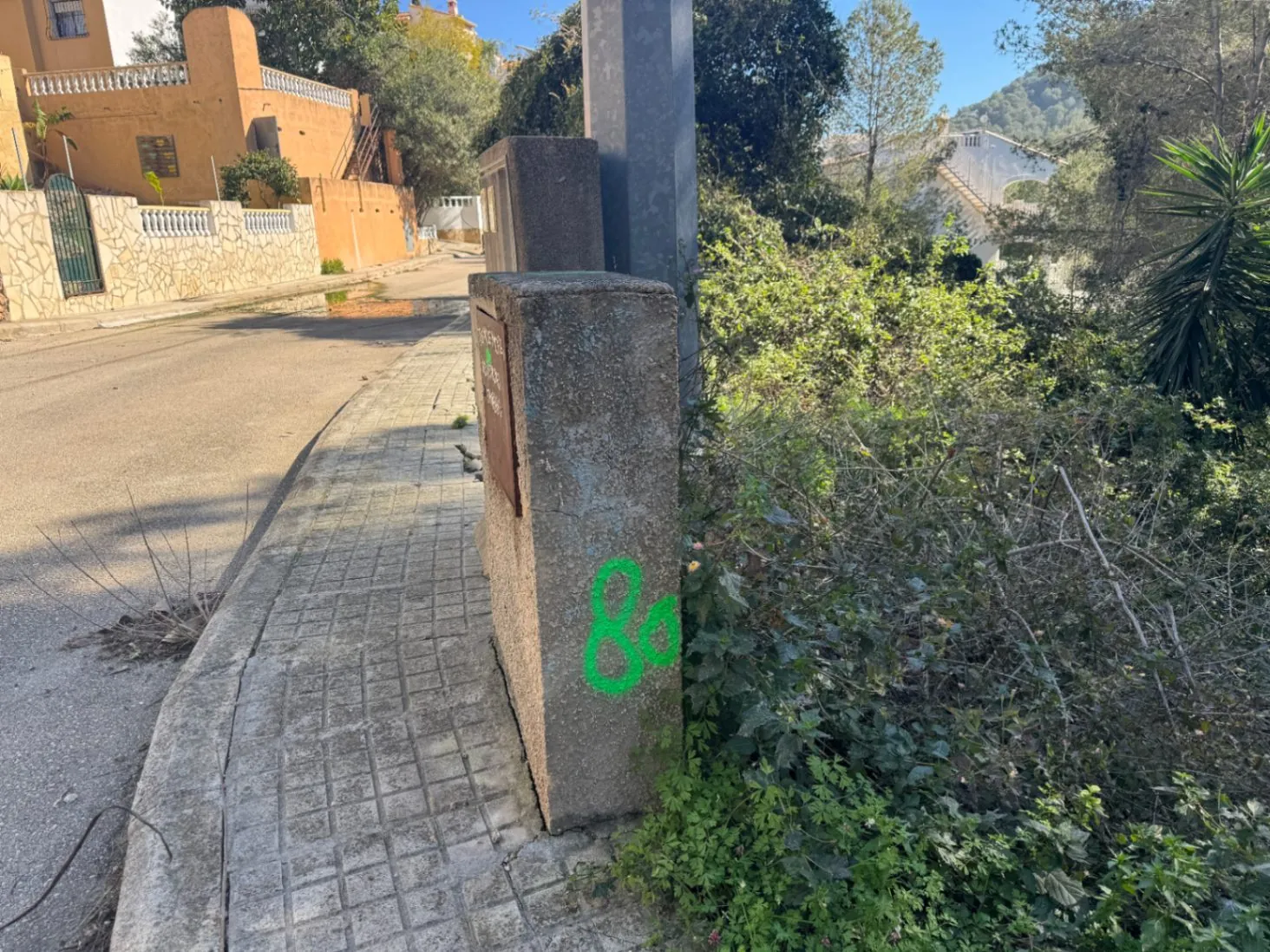 Parcelas urbanas consolidadas en venta Urbanización Tossal Gros en la Font d'En Carros (Costa Blanca)