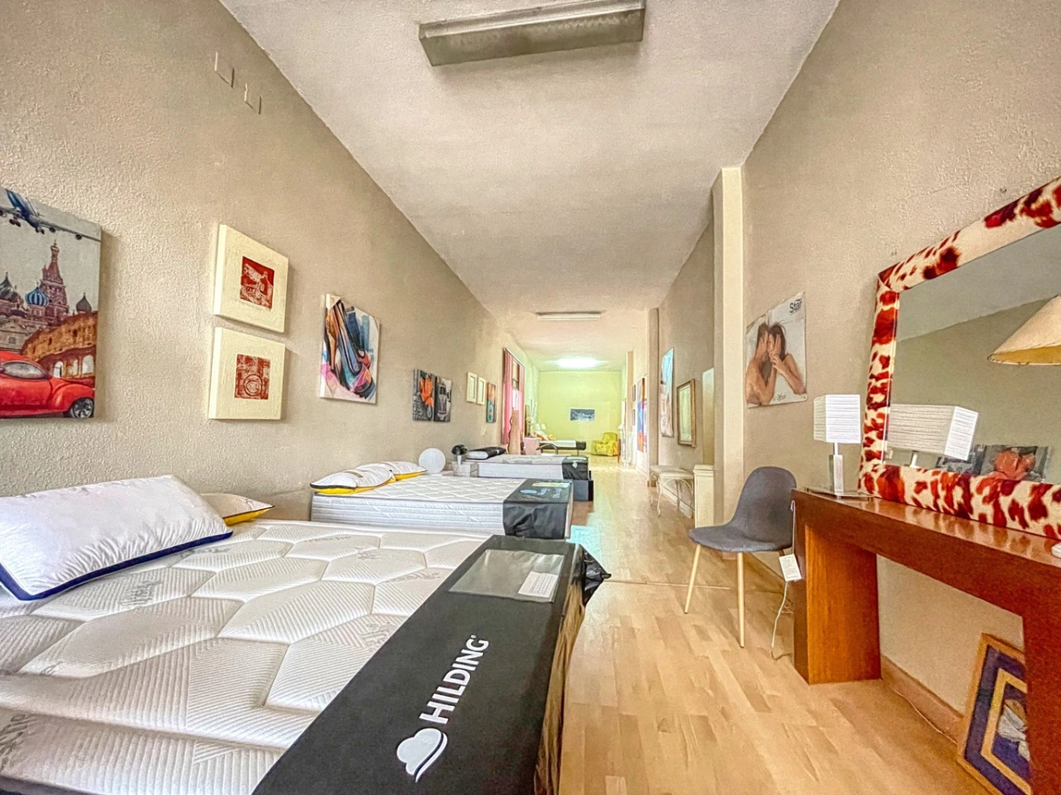 Commercial premises for sale of 1244 m² with urban land.