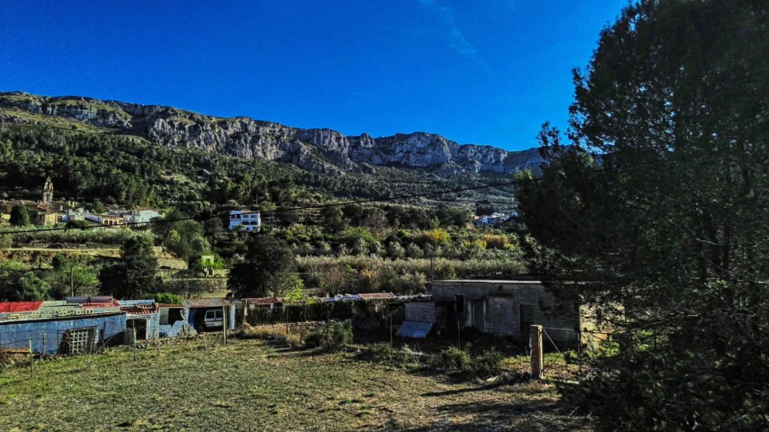 Nave comercial con posibilidad de vivienda en venta en Beniali, Vall de Gallinera.