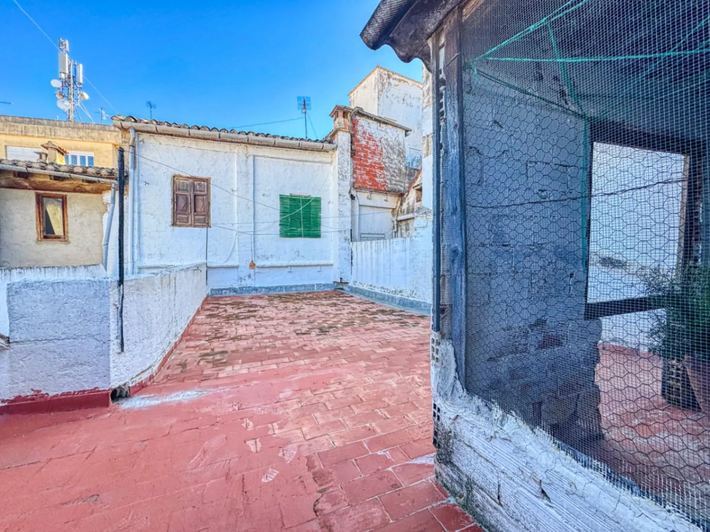 Casa para vivir o invertir en Pego, Alicante, con 4 habitaciones.