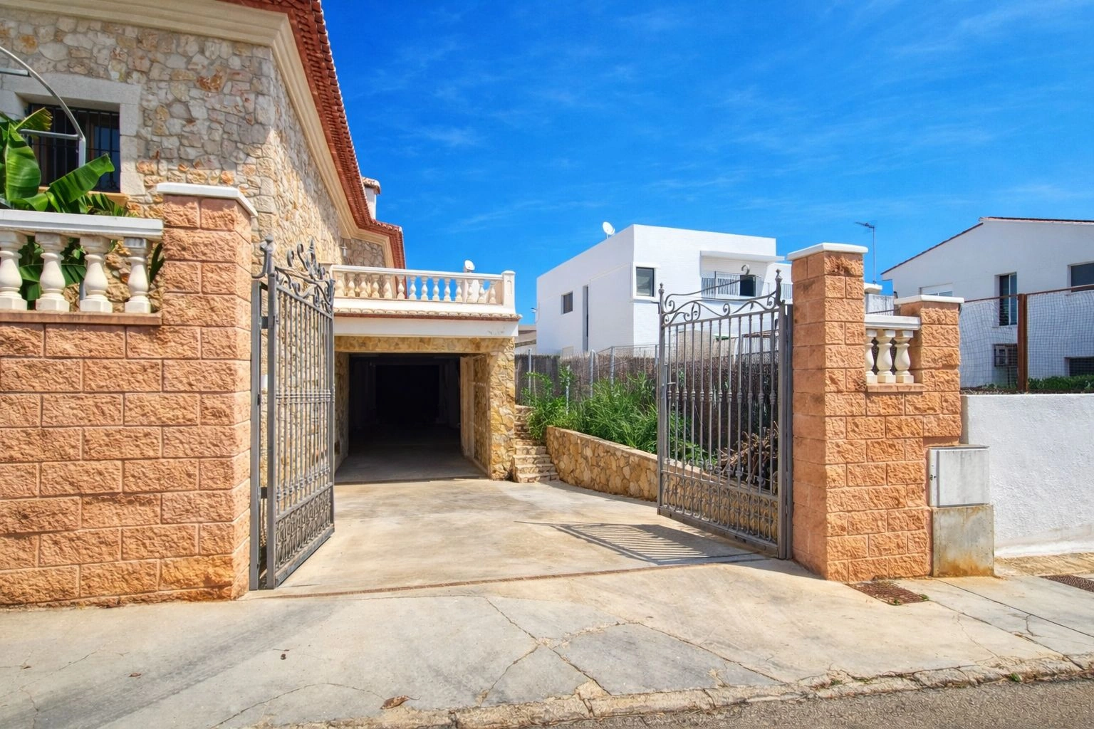 Vivienda familiar con zona wellness y gran garaje en Pego (Costa Blanca)