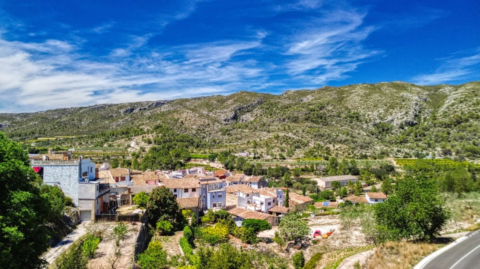 Nave comercial con posibilidad de vivienda en venta en Beniali, Vall de Gallinera.
