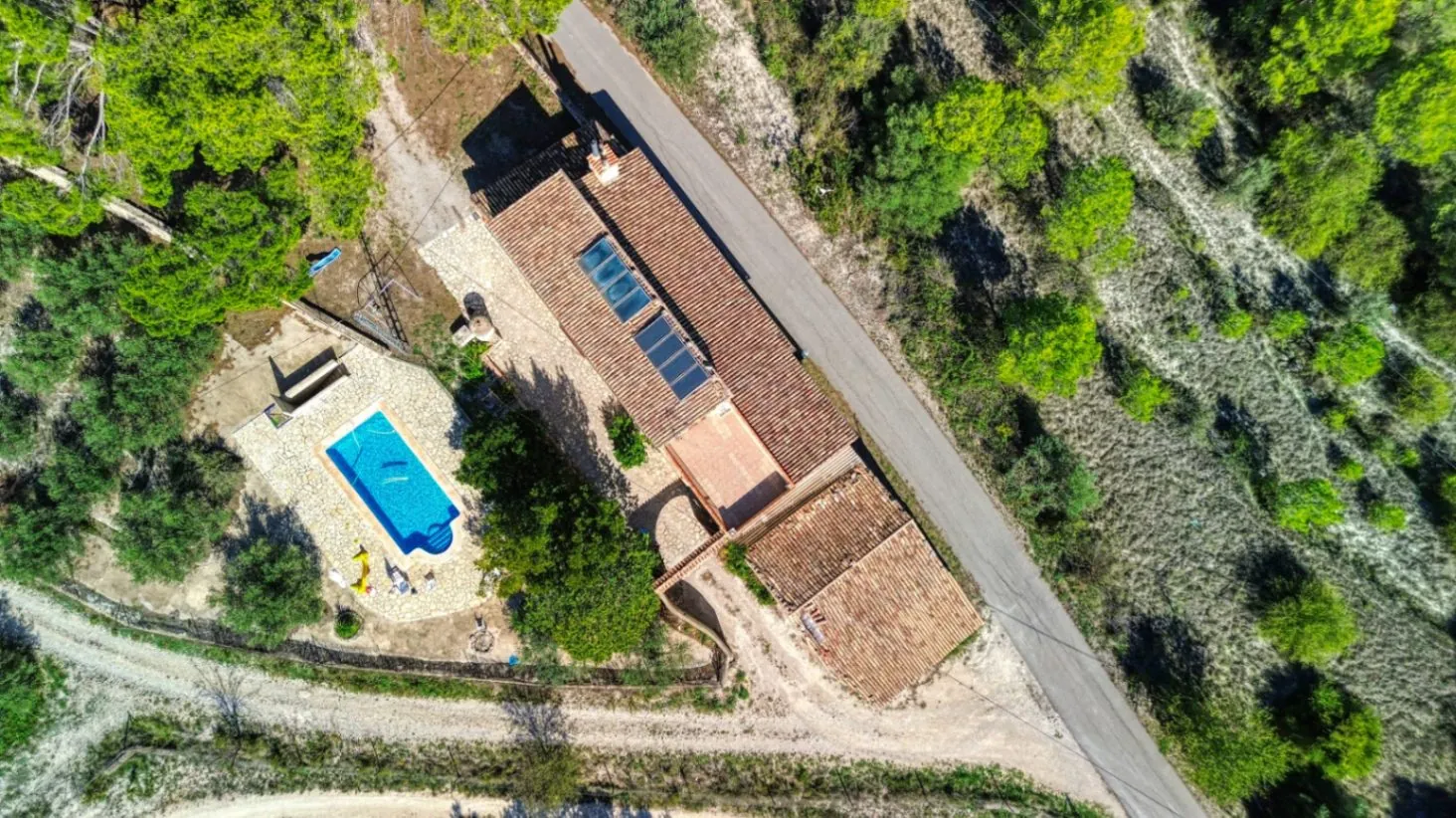 Inversión vivienda y negocio rural con licencia en Planes (Alicante)
