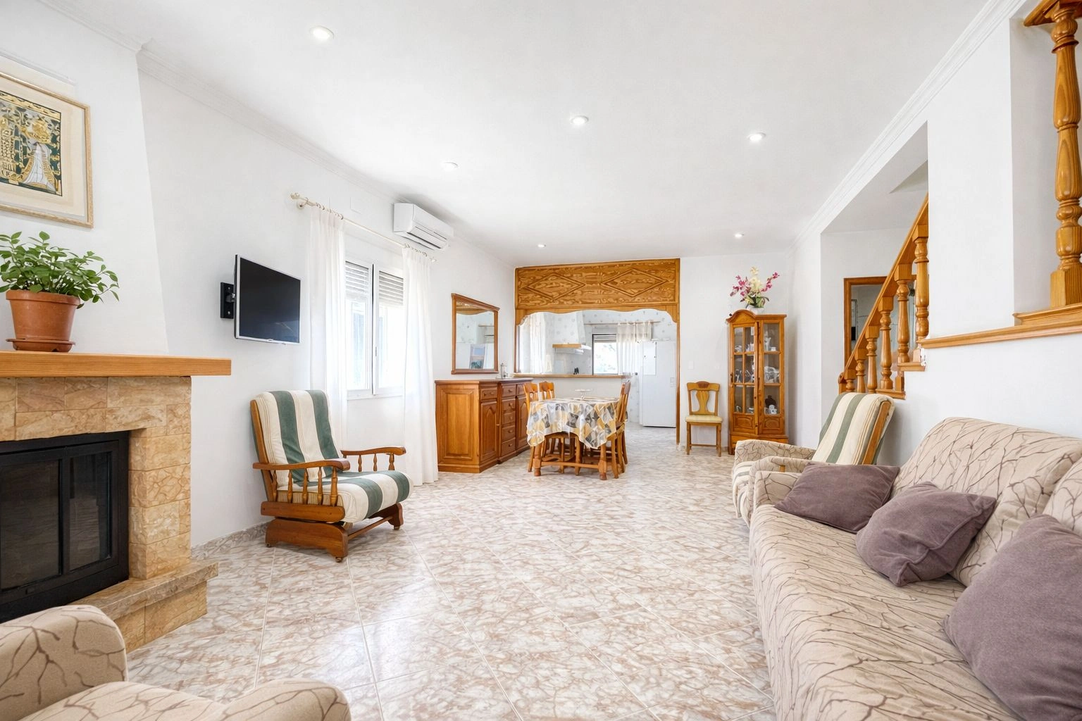 Chalet en venta de 5 dormitorios en Pego, Alicante.