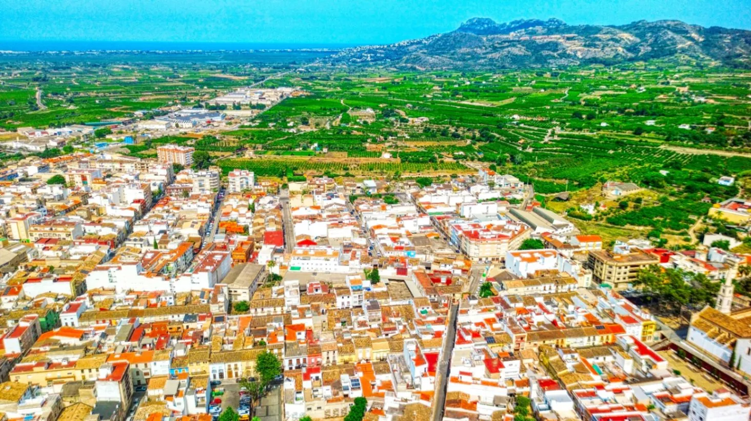Vivir solo, cómodo y en en el centro de Pego es posible con este piso