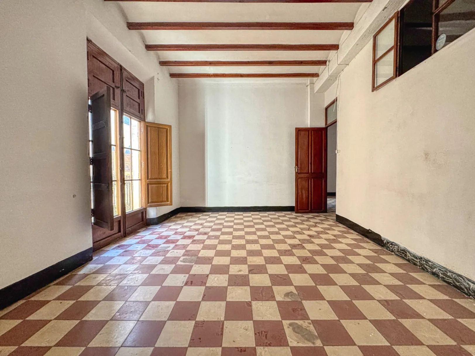 Inversión en la Costa Blanca, vivienda e ingresos económicos