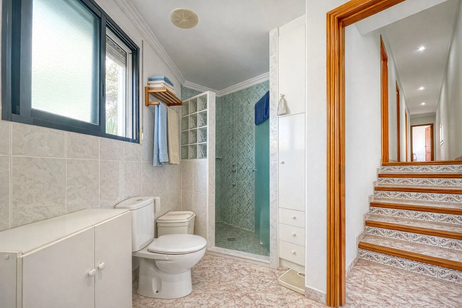 Chalet en venta de 5 dormitorios en Pego, Alicante.