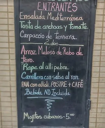 Bar en pleno centro de Oliva, negocio consolidado y con alto rendimiento