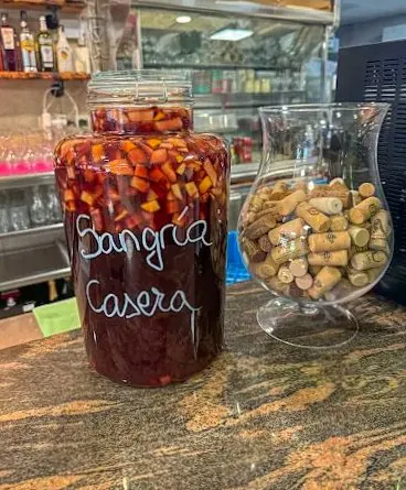 Bar en pleno centro de Oliva, negocio consolidado y con alto rendimiento