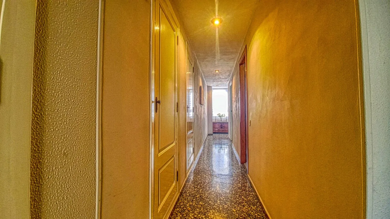 Segundo piso sin ascensor en Pego, con balcón y aire acondicionado.