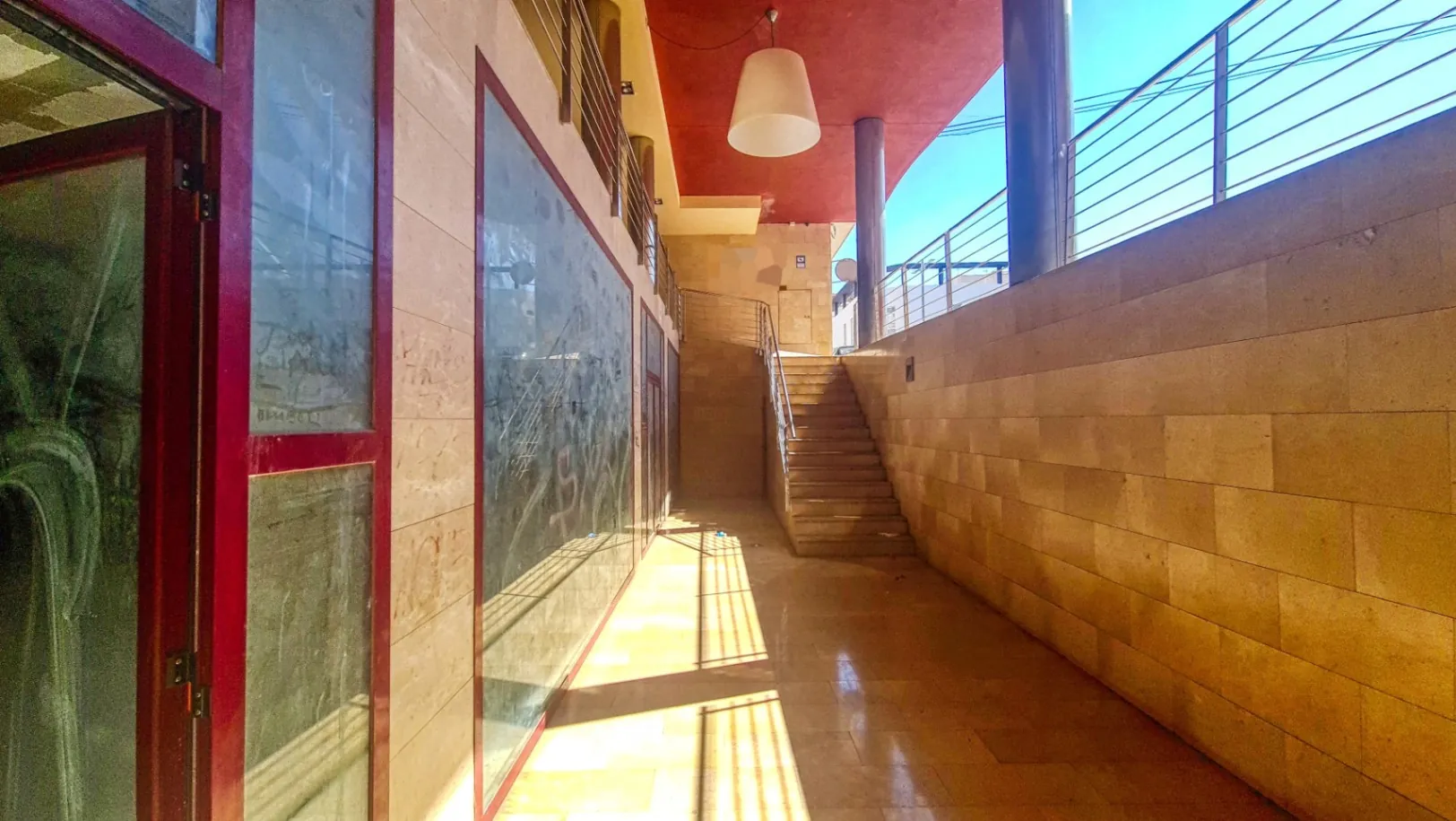 Alquiler amplio local comercial céntrico en Pego (Costa Blanca)