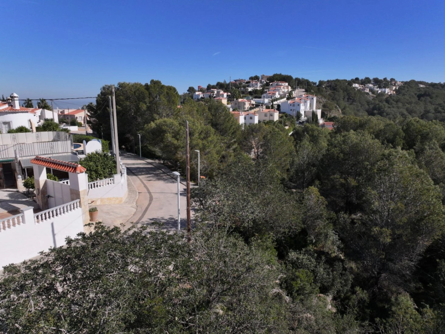 Parcelas urbanas consolidadas en venta Urbanización Tossal Gros en la Font d'En Carros (Costa Blanca)