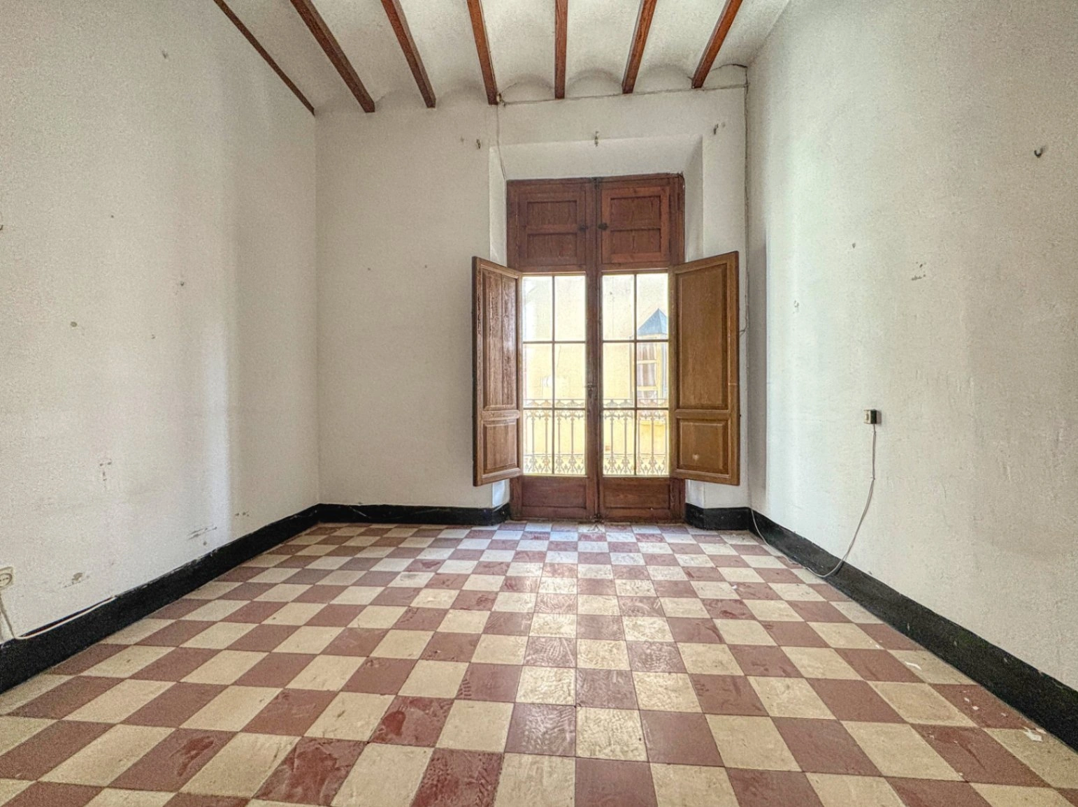 Inversión en la Costa Blanca, vivienda e ingresos económicos
