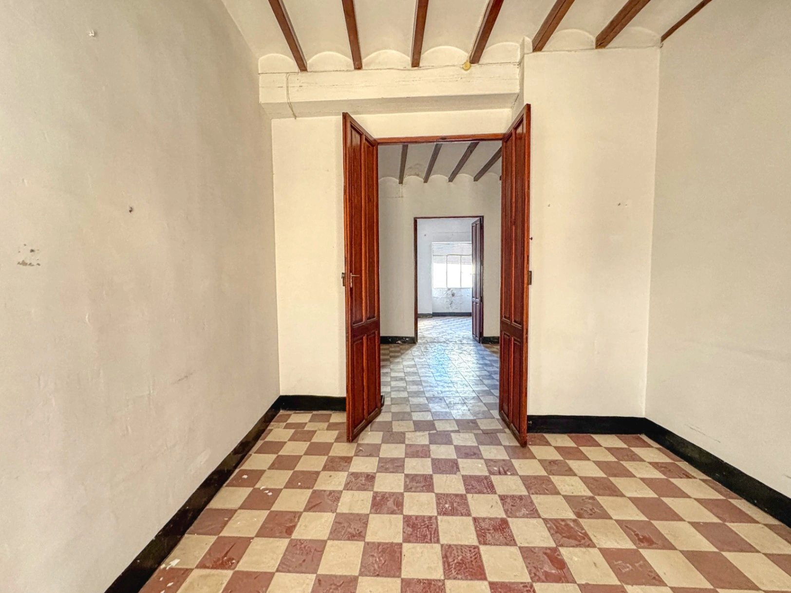 Inversión en la Costa Blanca, vivienda e ingresos económicos