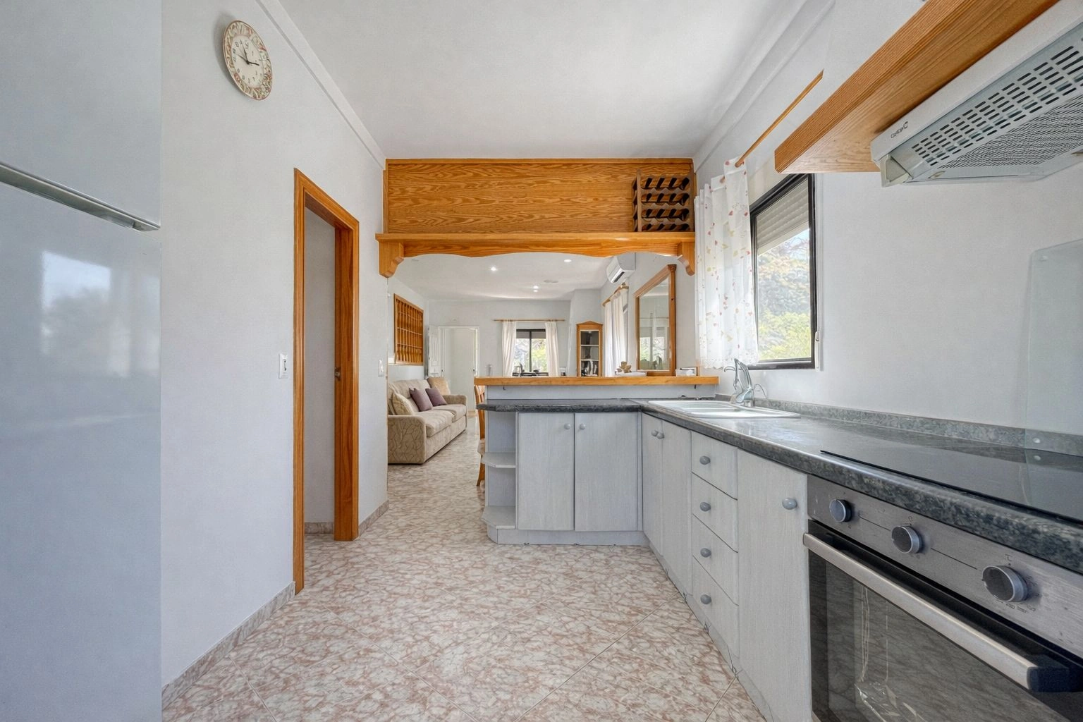 Chalet en venta de 5 dormitorios en Pego, Alicante.