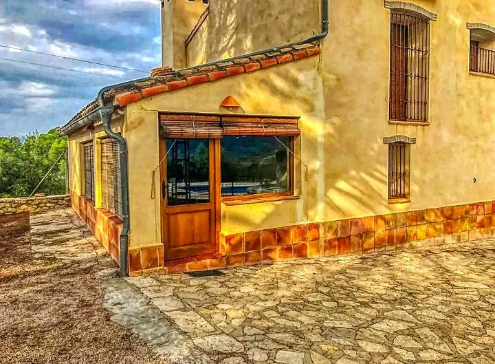 Inversión vivienda y negocio rural con licencia en Planes (Alicante)