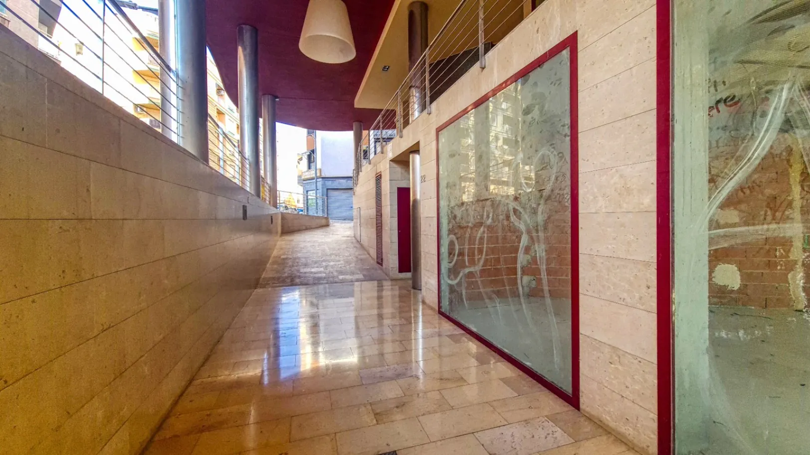 Alquiler amplio local comercial céntrico en Pego (Costa Blanca)