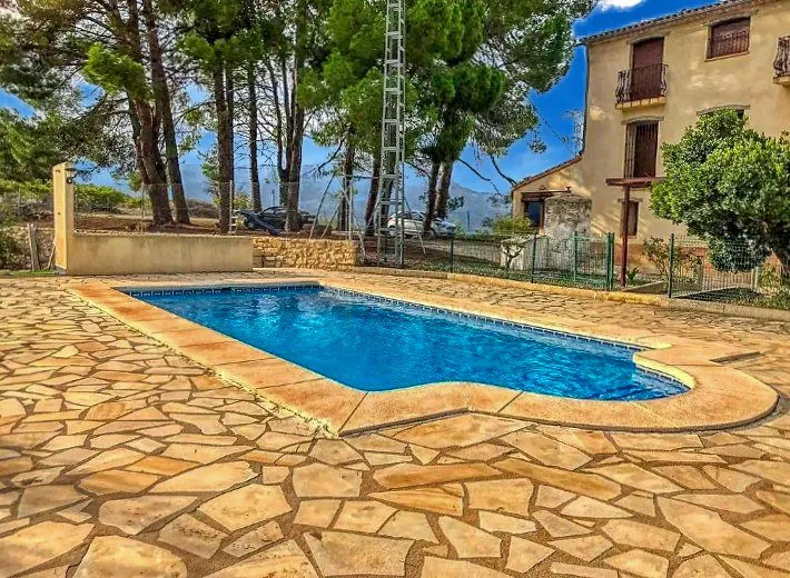 Inversión vivienda y negocio rural con licencia en Planes (Alicante)