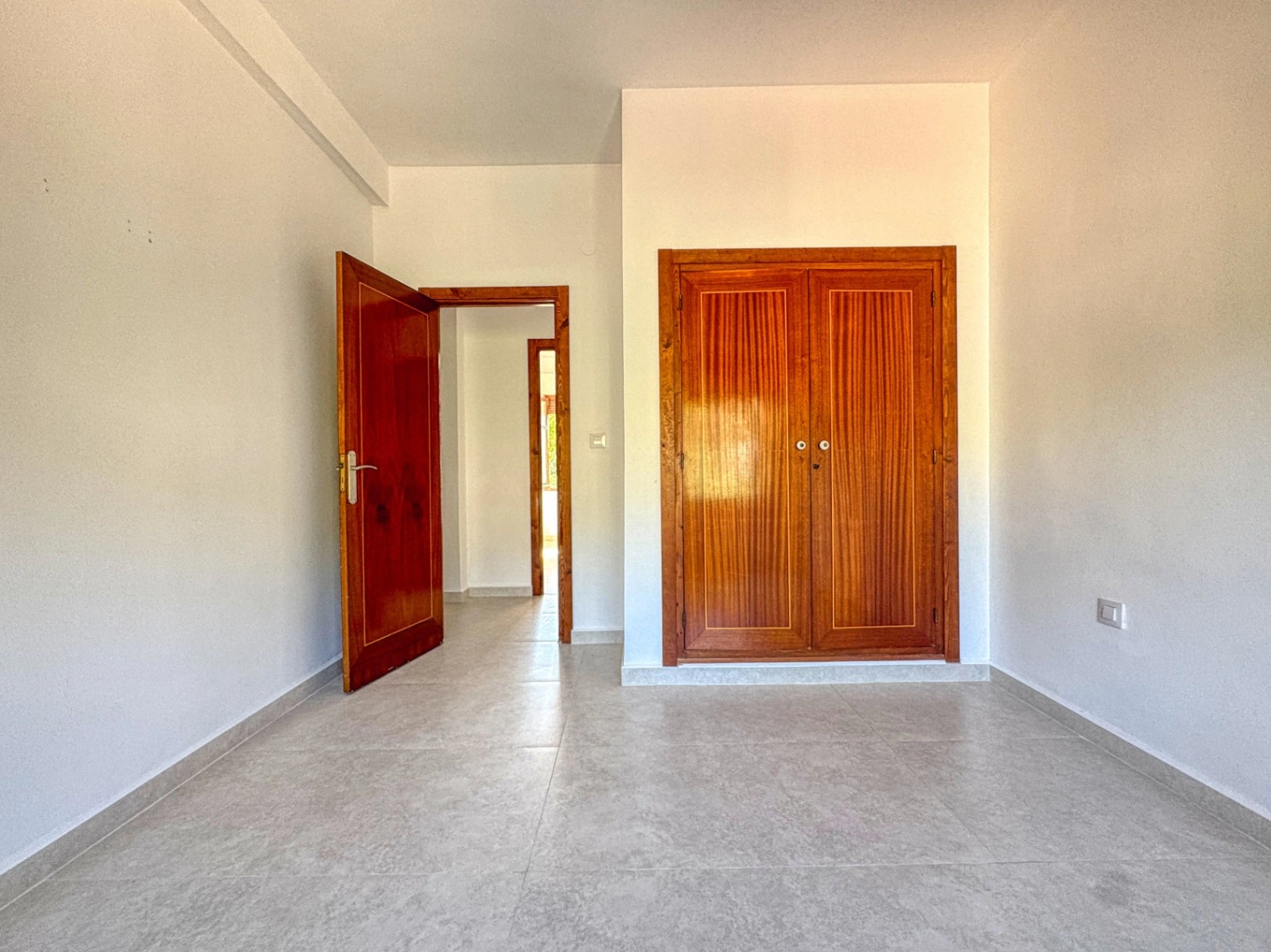 Chalet con pista de tenis y jardín en Les Rotes (Denia)