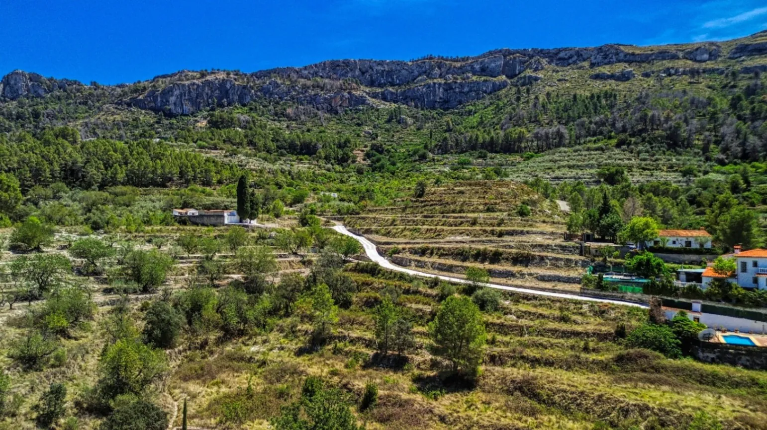 Nave comercial con posibilidad de vivienda en venta en Beniali, Vall de Gallinera.