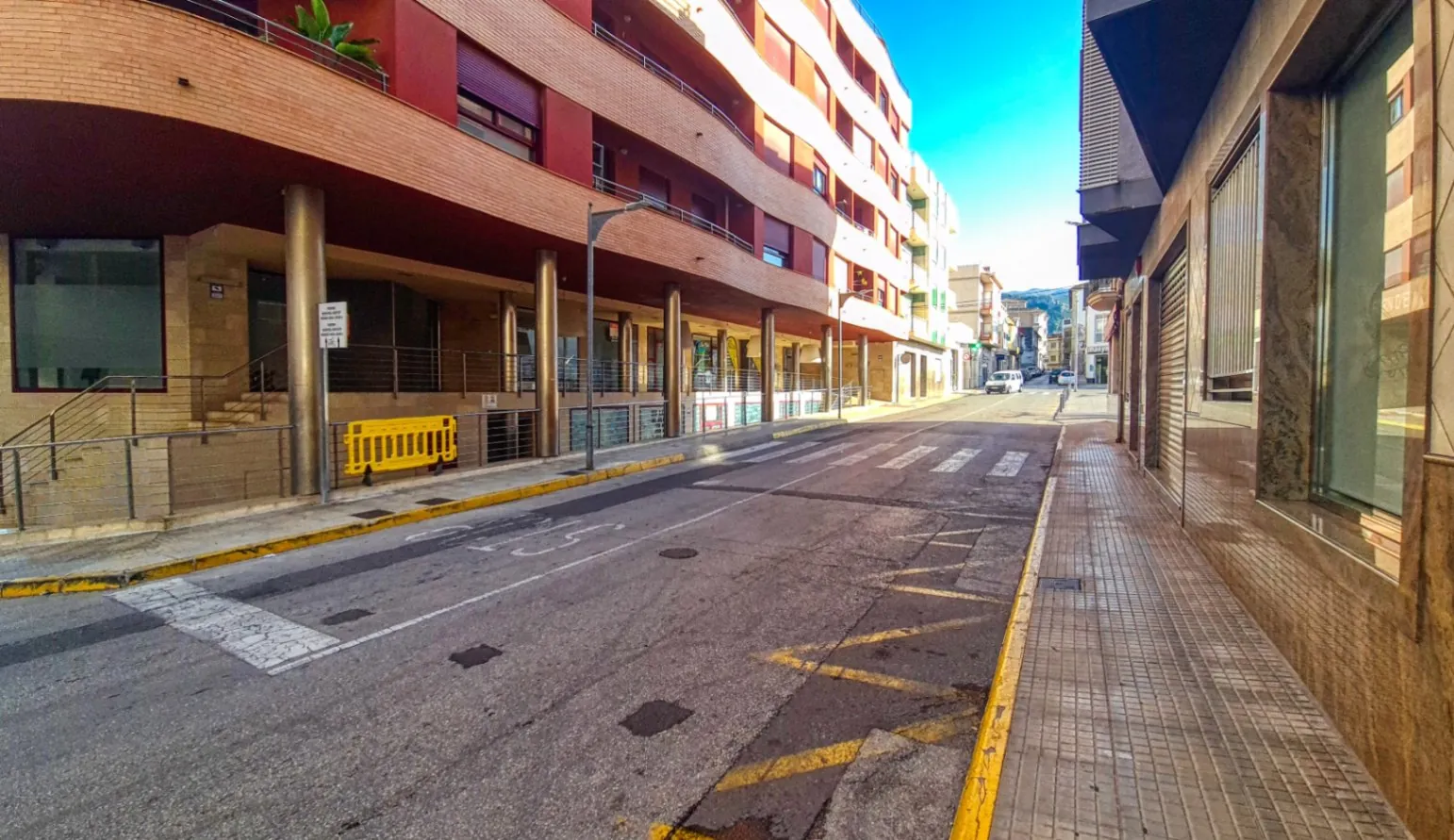 Alquiler amplio local comercial céntrico en Pego (Costa Blanca)