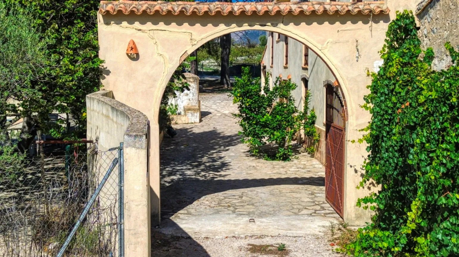 Inversión vivienda y negocio rural con licencia en Planes (Alicante)
