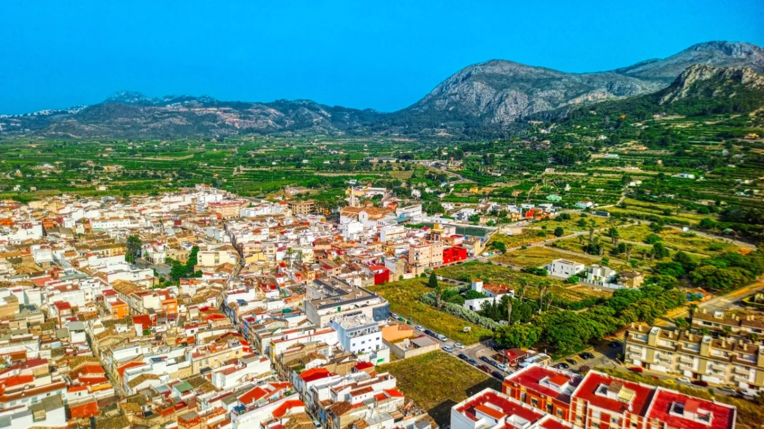 Vivienda con garaje para invertir en Pego (cerca de Denia)