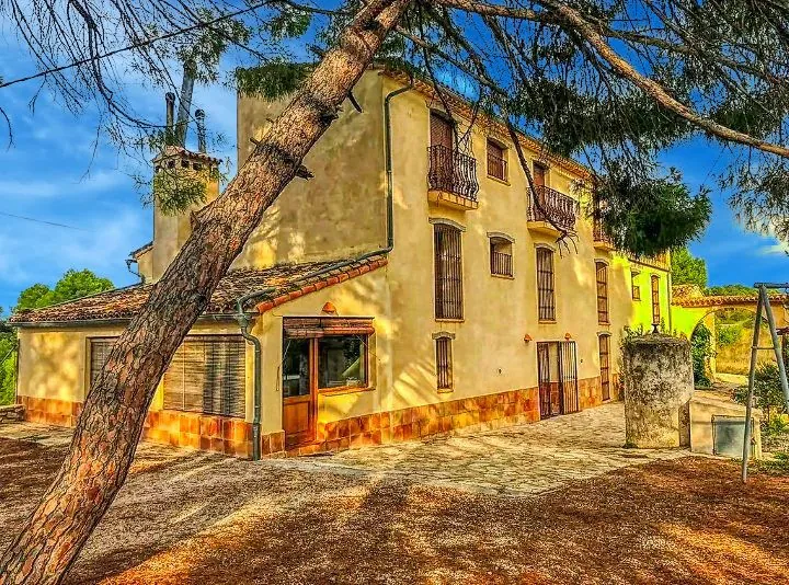 Inversión vivienda y negocio rural con licencia en Planes (Alicante)